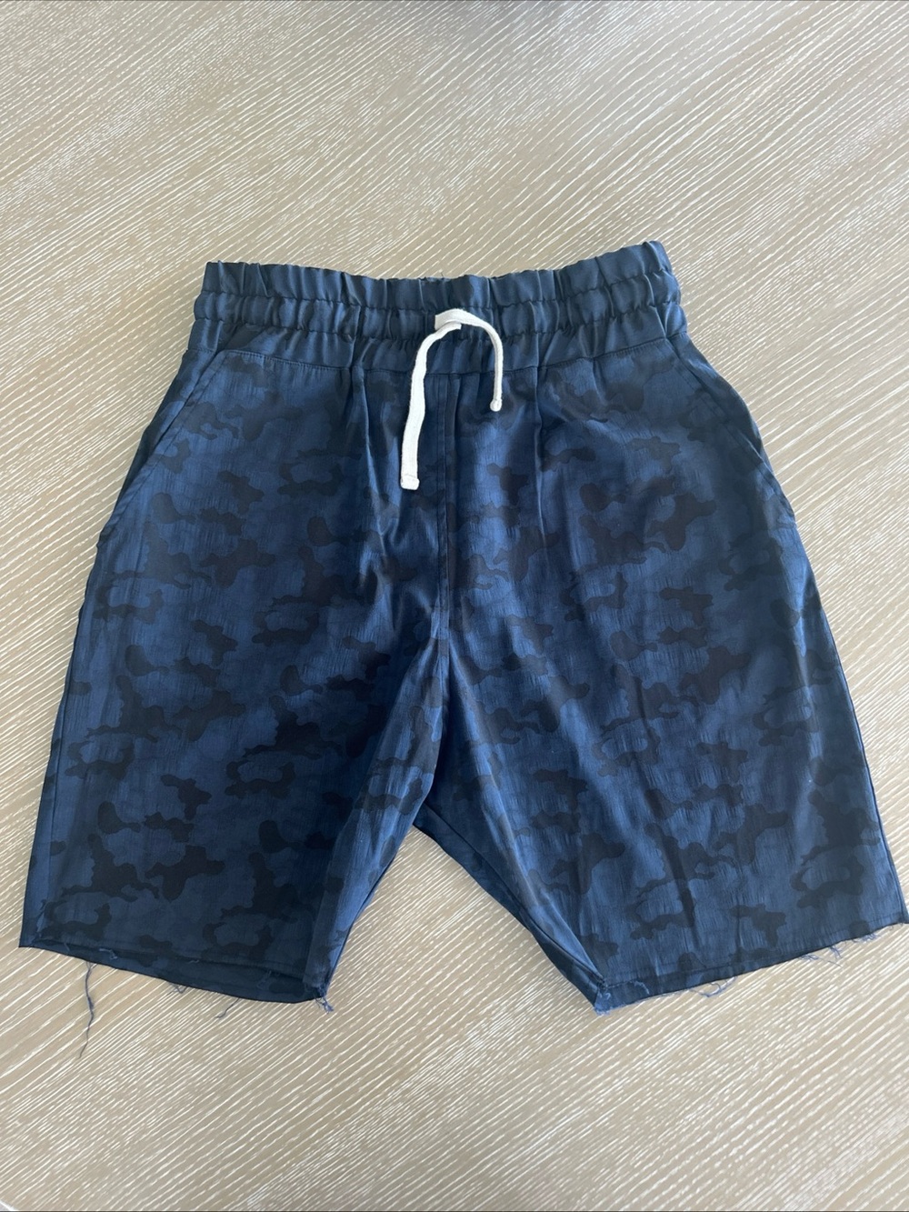 Tribe Kelley Bonfire Shorts Men’s Large Camo Navy Black Raw Hem Drawstring USA